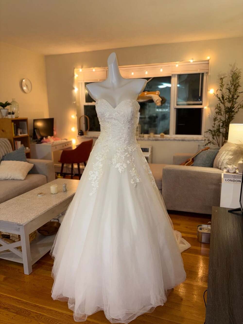 Classic Ivory Strapless Lace & Tulle Wedding Dress